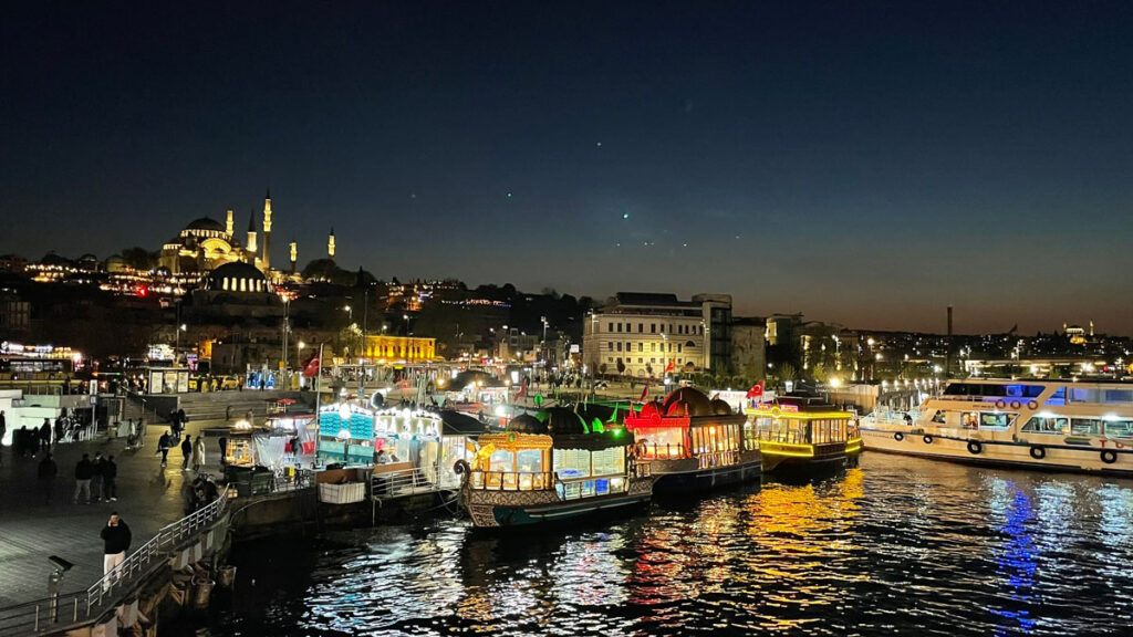 Fish sandwiches at Eminönü