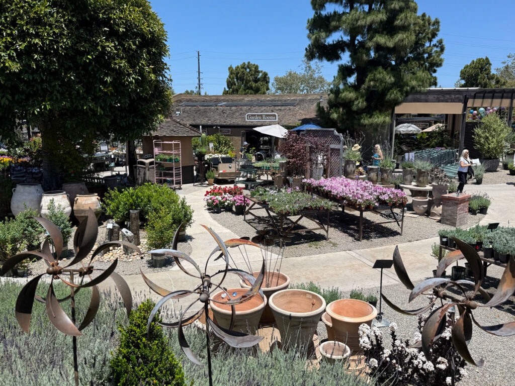 Roger's Gardens Decor