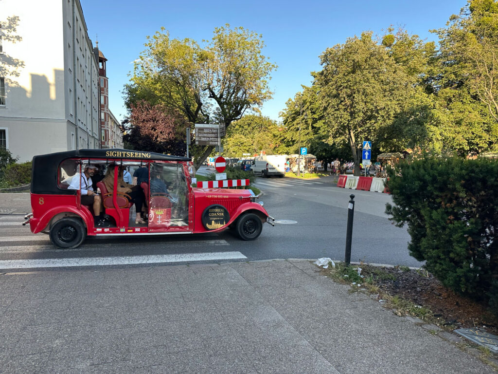 Vintage-Look Sightseeing Car 