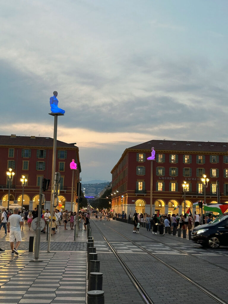 Jaume Plensa's 'Conversation in Nice' statues