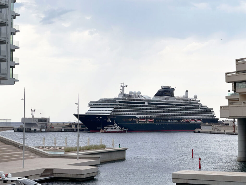 A cruise ship docked at Port Hercule