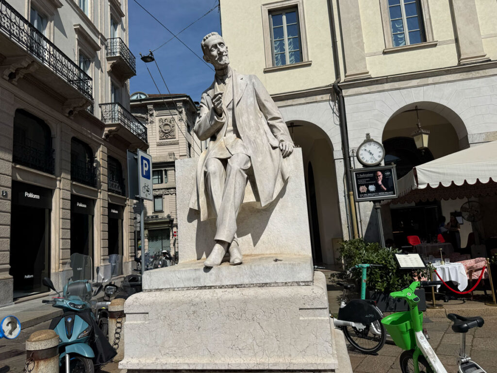 A marble statue of Giulio Ricordi