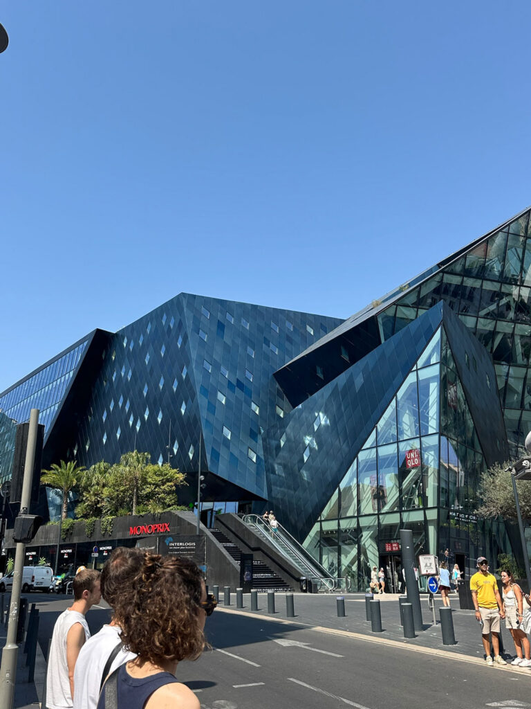 ICONIC, the glass "building-city" on Avenue Jean Médecin