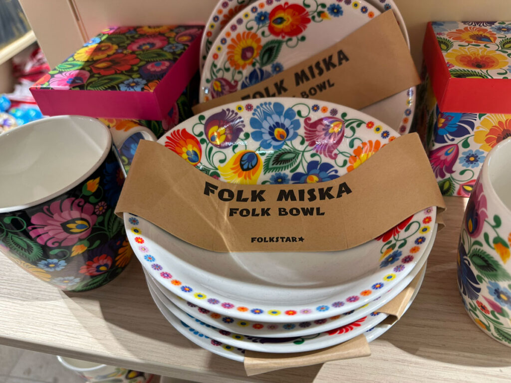 Hand-painted 'Folk Miska' 