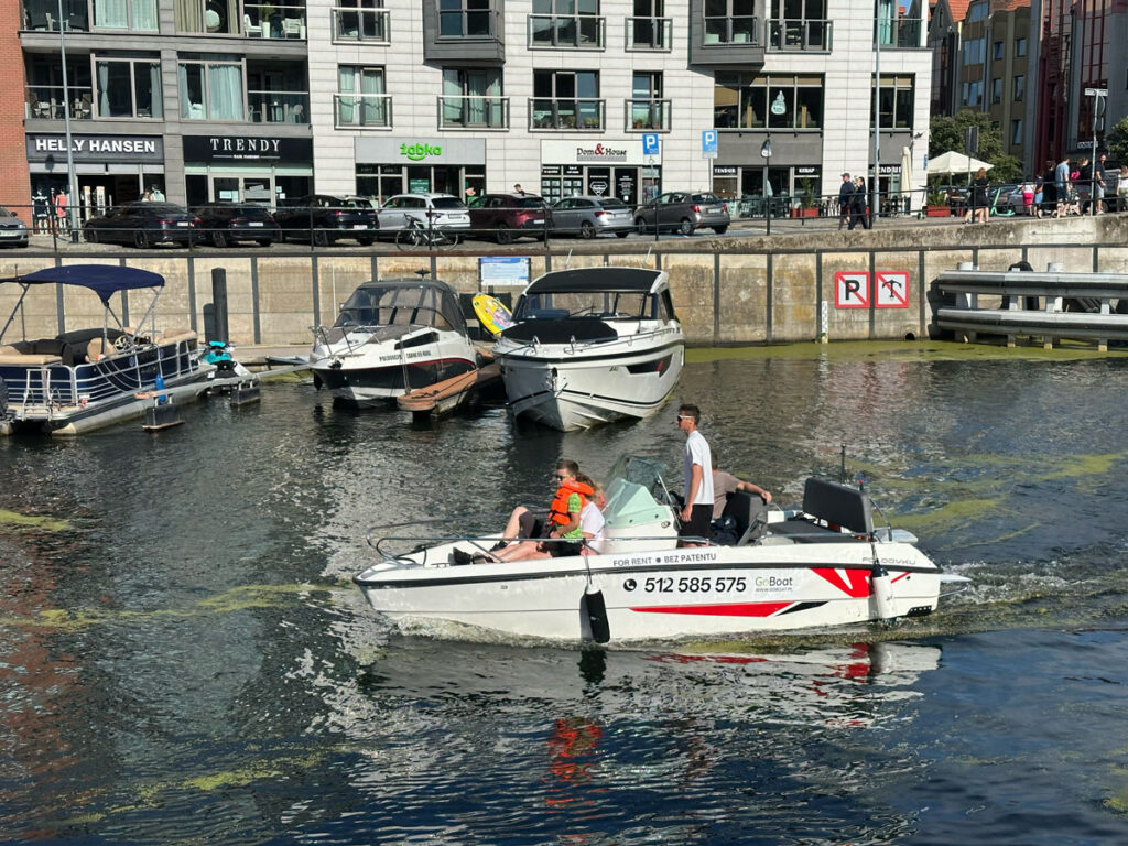 Speedboat Rental on the Motlawa
