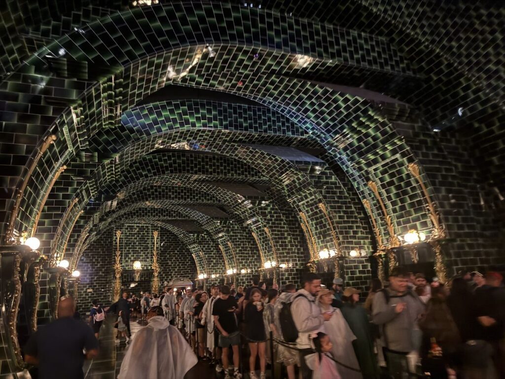 Ministry of Magic Queue Green-Tile Tunnel Epic Universe